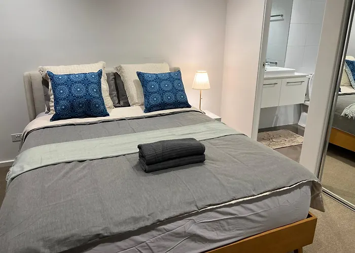 Quiet Cbd 3B2B Apartment + Free Parking